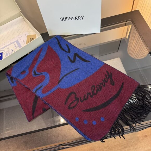 Burberry Mirrored Horse Head Cashmere Cranberry - Picture 1 of 8